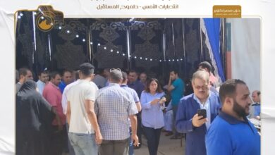 أعضاء حزب مصر أكتوبر يتجمهرون لتحرير نماذج تأييد الرئيس السيسي